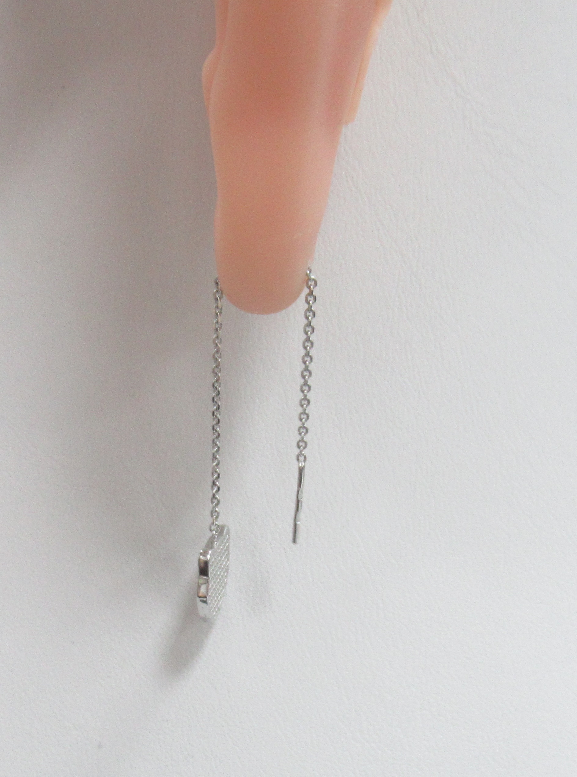 Серебряные серьги-протяжки 925 пробы; плетение Якорное; вставки 82 Фианит бесцв.;